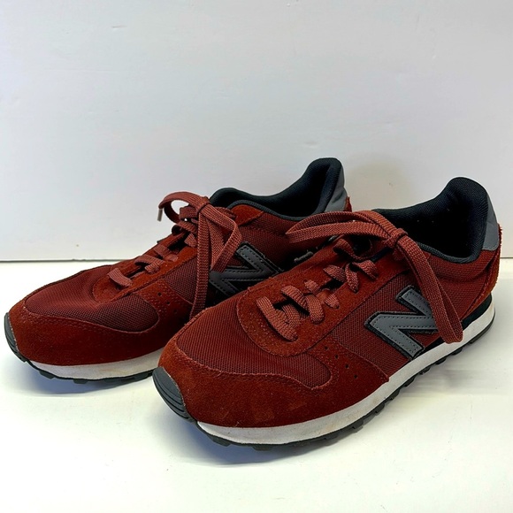 New Balance Burgandy Men Sneakers- SZ 8 - Picture 1 of 8